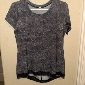 Lululemon Athletica Gray and Black Fitted Short Sleeve “Serve up some sun” top!
